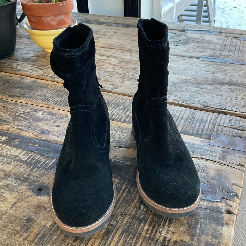 Lucca black suede boots,6 1/2.